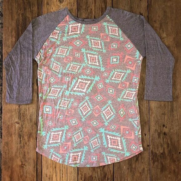 💕5️⃣ Lularoe Aztec shirt size xs super soft - Picture 3 of 3